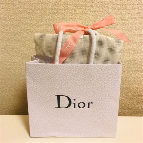 dior ノベルティキャンペーン|[2024年最新]ディオールで貰う可愛すぎるノベルティ年間まとめ .